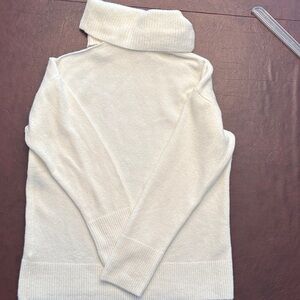 Vince Camuto Elegant Cream Turtleneck Sweater
